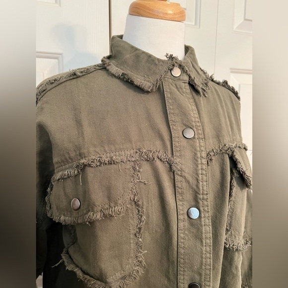 NWT Elan Dawn All You Need Is Love Distressed Jacket/Shacket Olive Green Medium - Picture 10 of 10